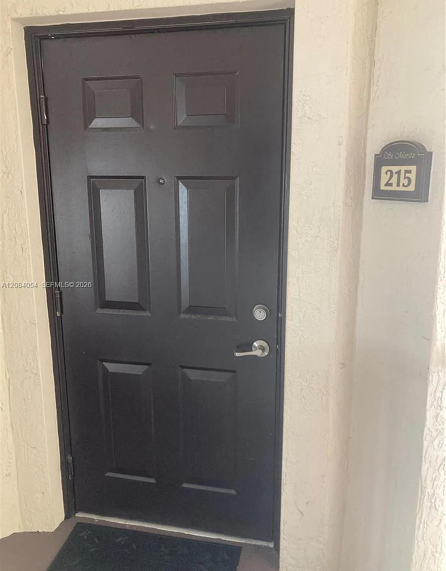 St Mortiz At Doral Condo — Photo 1