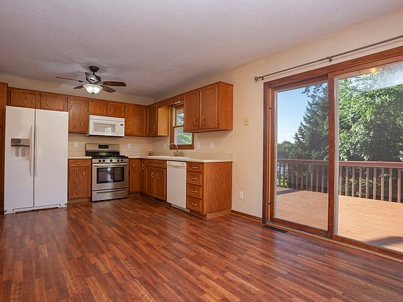 5th image of 200 Ambrose Dr SE
