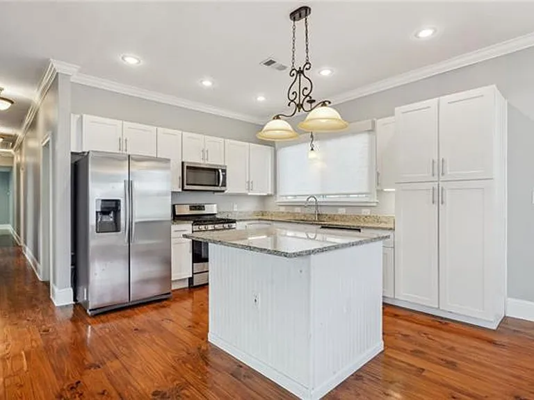7922 Colapissa St — Photo 3
