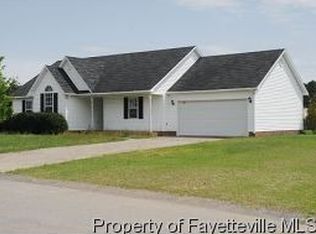 106 Woodbine Dr, Raeford, NC 28376