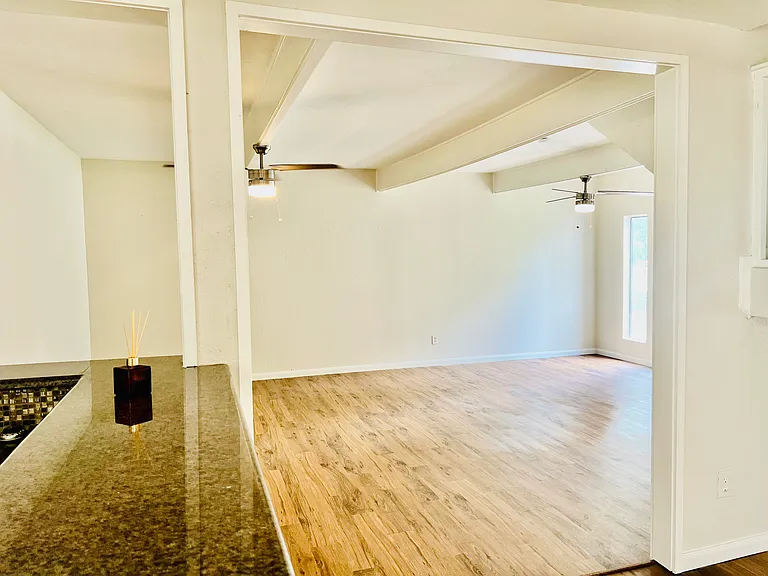 5429 Prince Dr — Photo 8