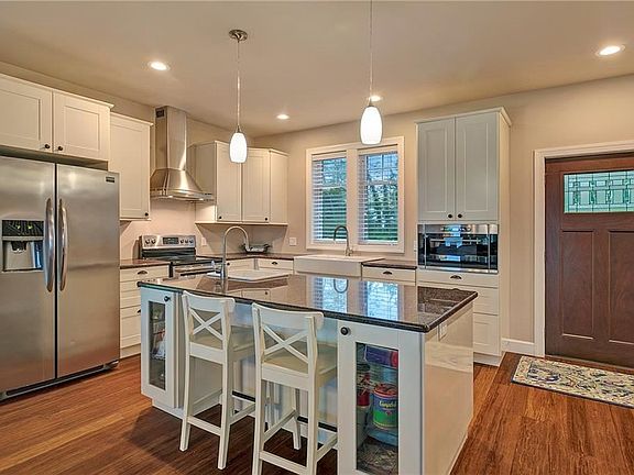 4th image of 5178 Woodlands