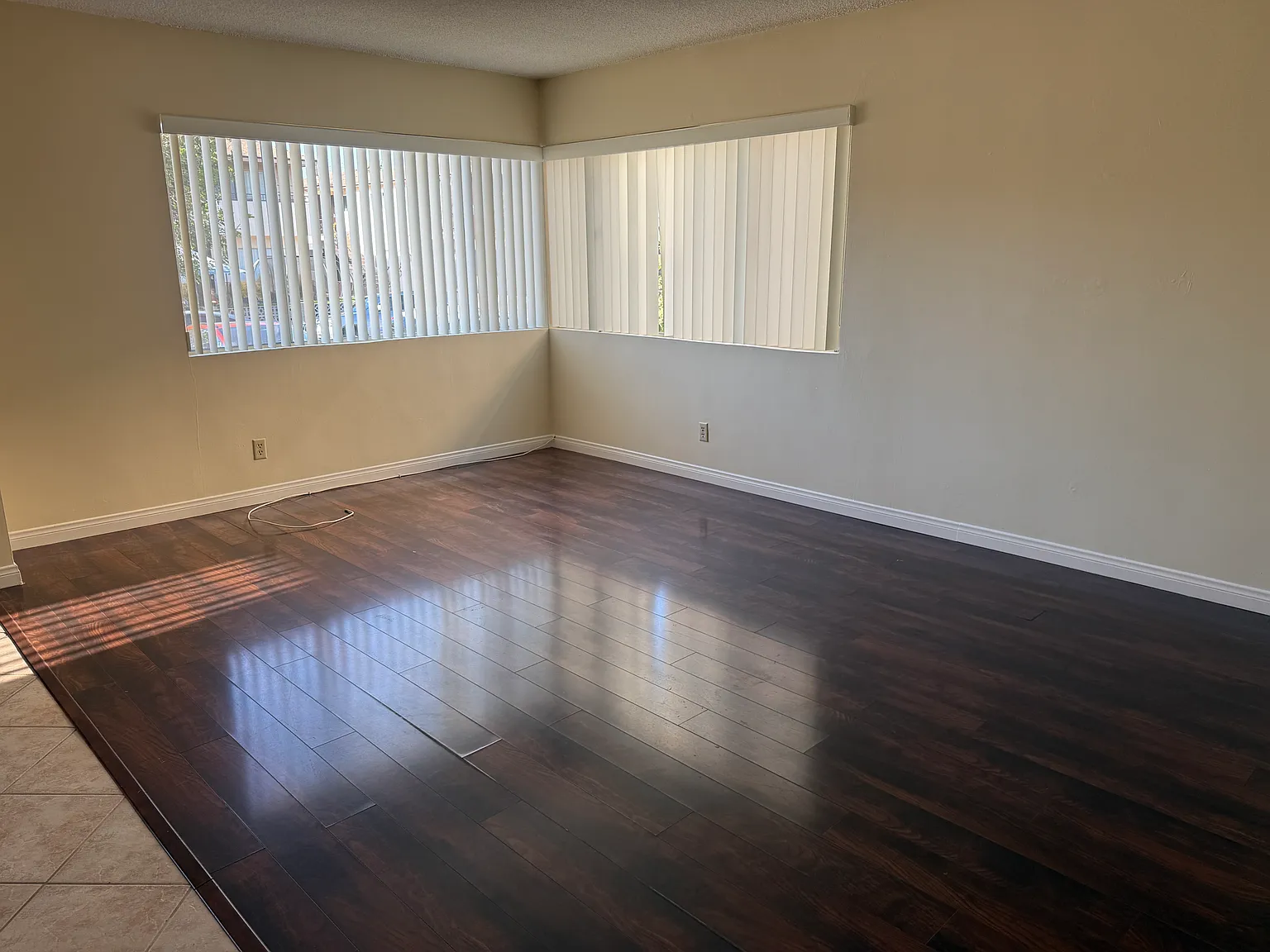2 bed, 1000 sqft, $2,300 — Photo 3