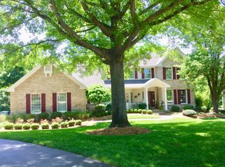 17107 Surrey View Dr, Chesterfield, MO 63005