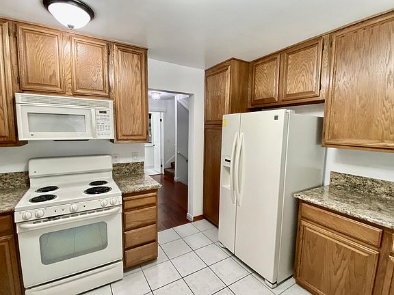 3rd image of 8 Kendell Ct