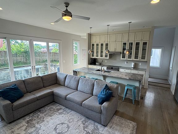 5th image of 1305-1305D Pillow St #D