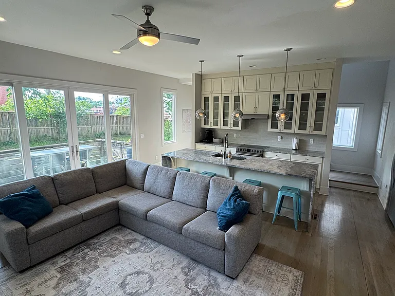 1305-1305D Pillow St #D — Photo 5