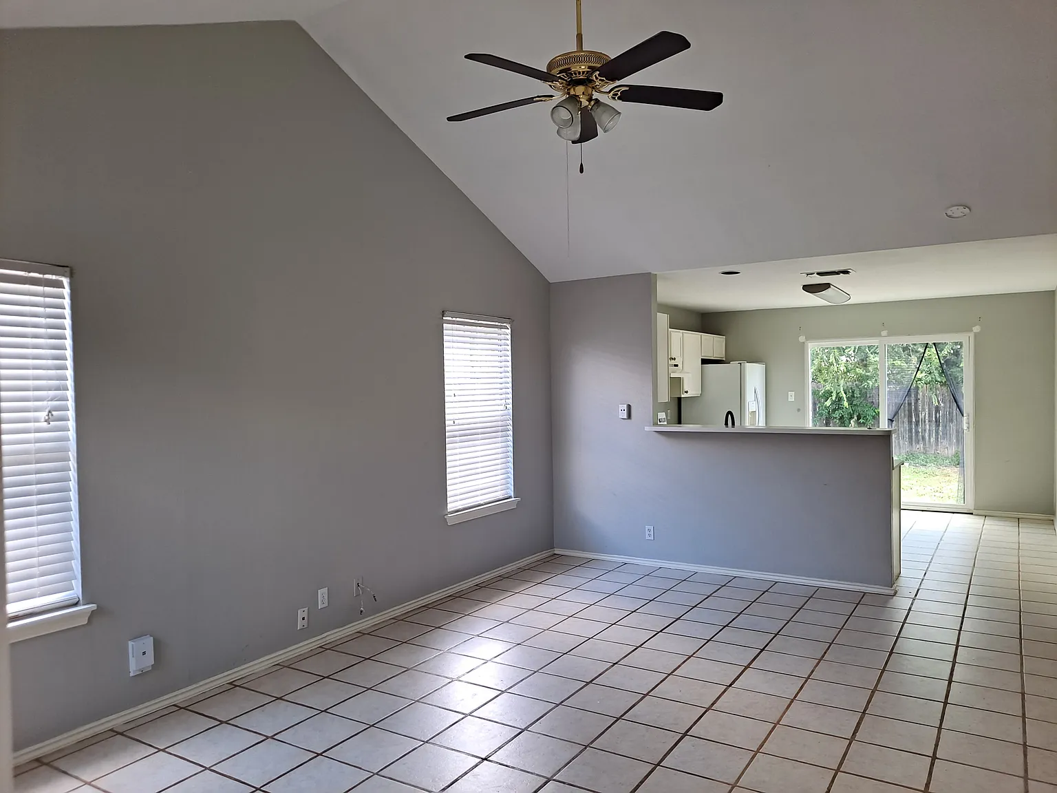 2 bed, 1100 sqft, $1,400 — Photo 2