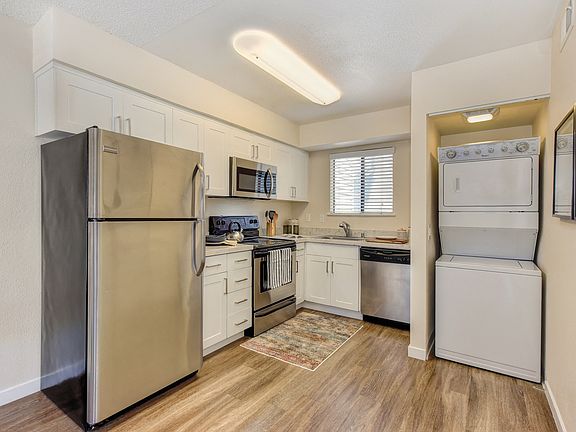Kitchen with Washer/Dryer