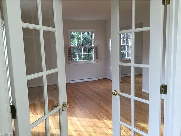4th image of 3016 W Cornwallis Dr