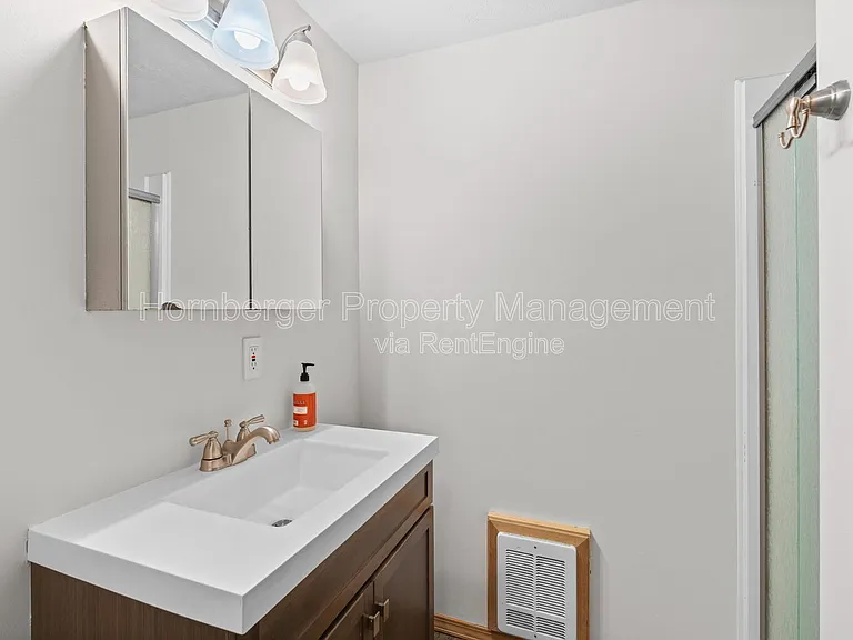1703 N Walnut Rd — Photo 16