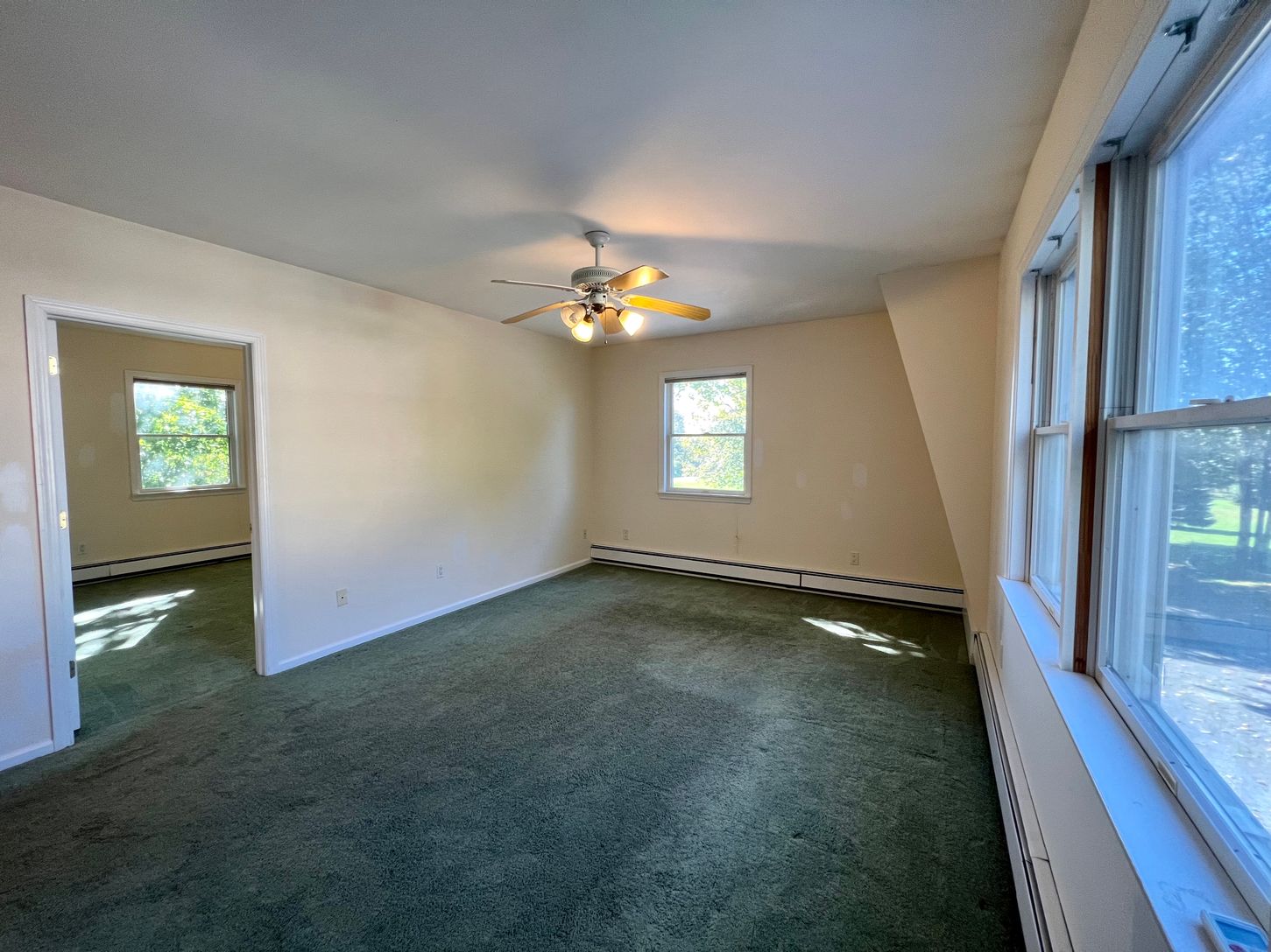  Large living room with plenty of natural light