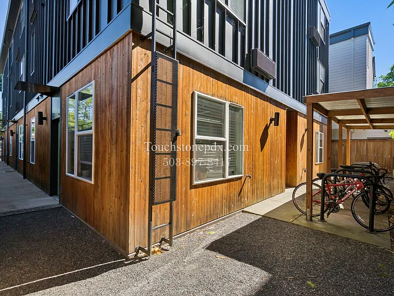 424 NE Jessup St #4 — Photo 29