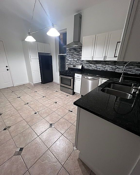 1st image of 2036 W Coulter St #2