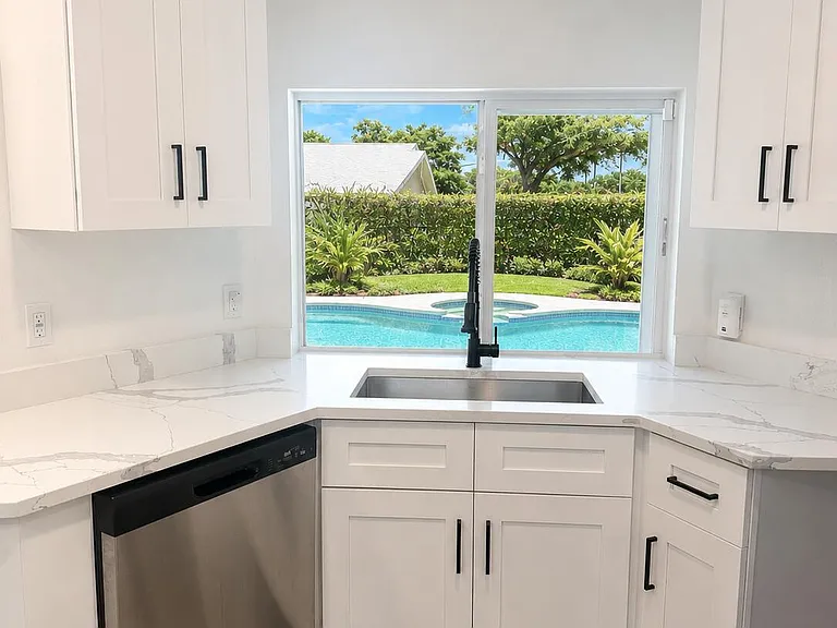 907 Antigua Ave — Photo 16