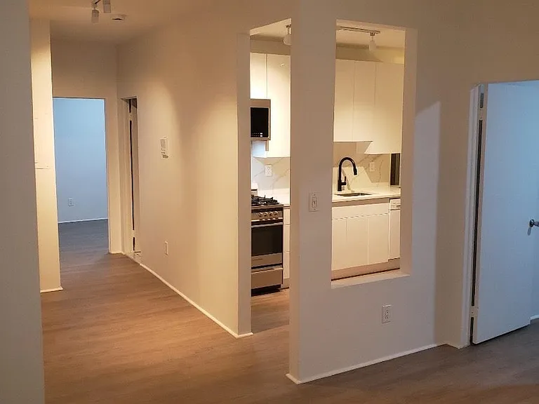 135 Van Wagenen Ave — Photo 2