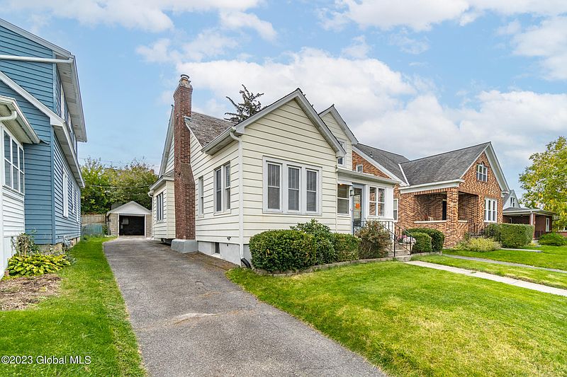 3rd image of 125 Van Schoick Avenue