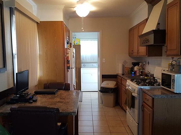 4th image of 248 Race St