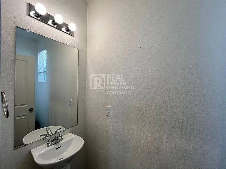 21902 E 38th Pl — Photo 4