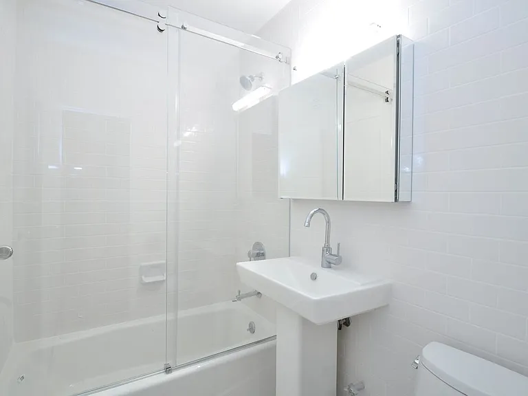 226 E 25th St #5C — Photo 6