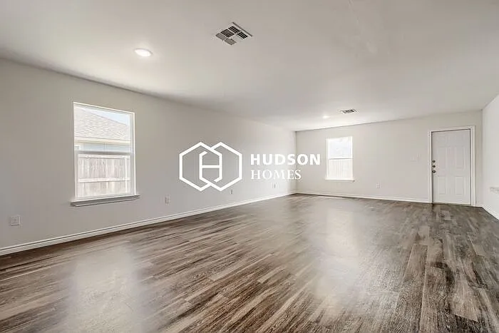 6937 Phoenix Dr — Photo 4