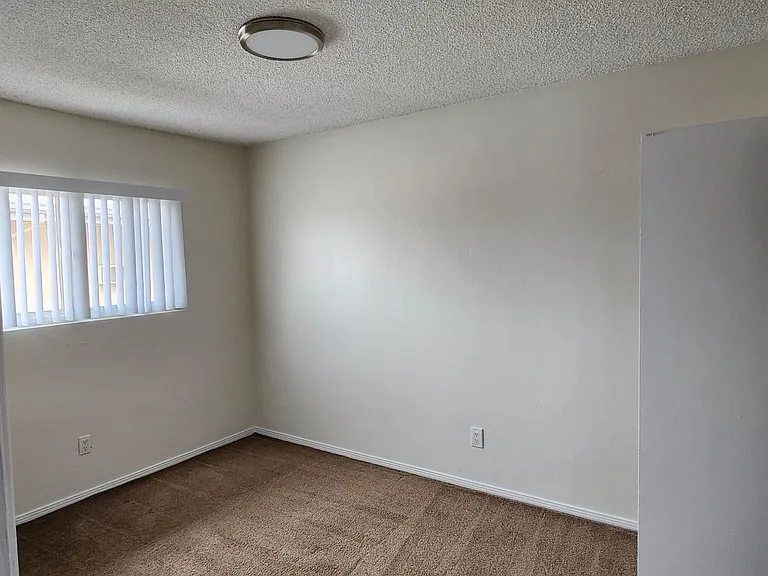 1137 E Lexington Ave — Photo 7