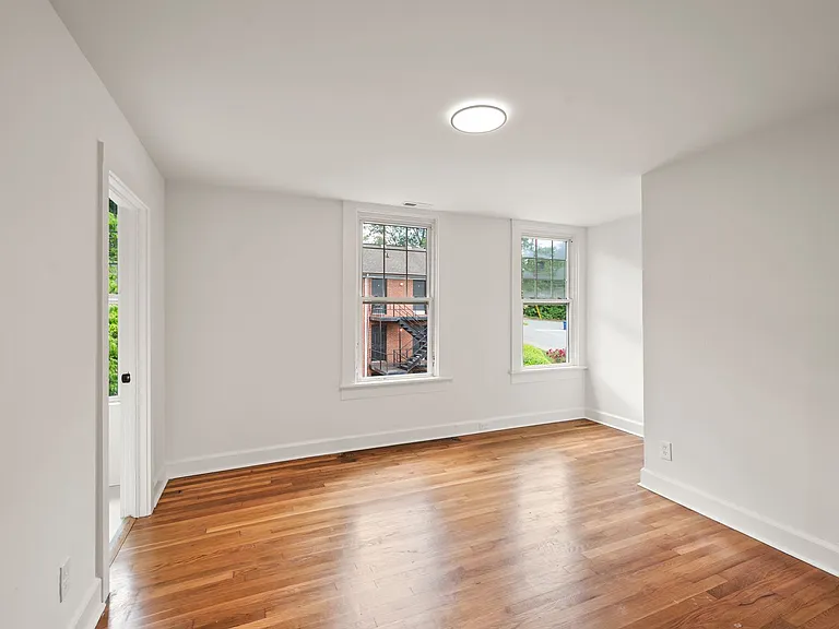 1407 Clover St — Photo 6