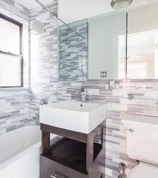 722 10th Ave #4R — Photo 5
