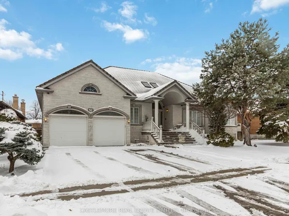 2444 Hensall St E, Mississauga, ON L5A 2T2