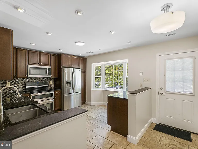 124 Barnsfield Ct #216 — Photo 4