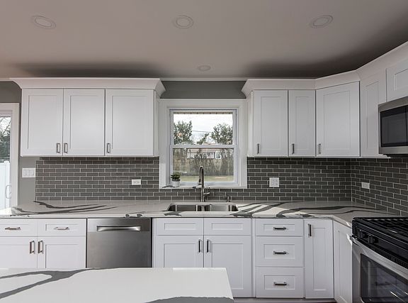 5th image of 10408 S 82nd Ave