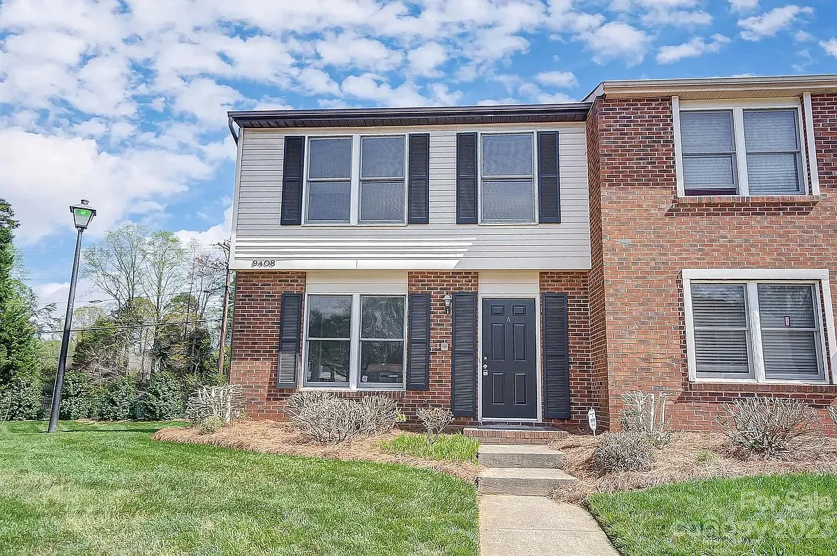 Building Photo - 9408 Lexington Cir