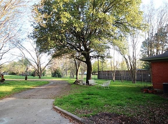 3rd image of 110 Brookhollow Dr