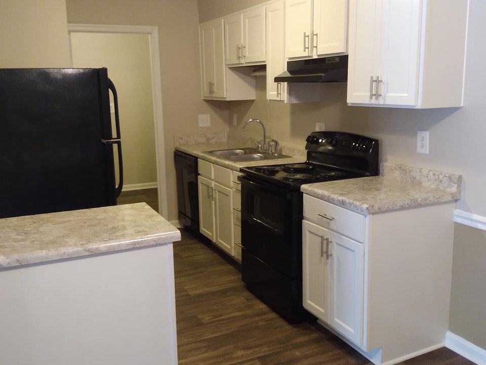 1st image of 123F Village Ln #123F
