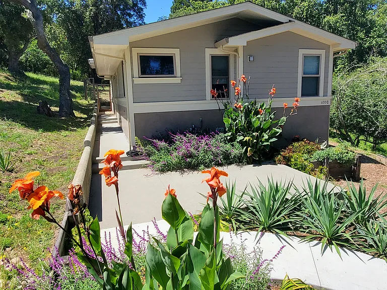 600 Encinal St #C — Photo 2