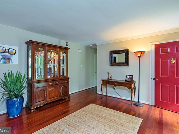 5th image of 55 Schoolhouse Ln