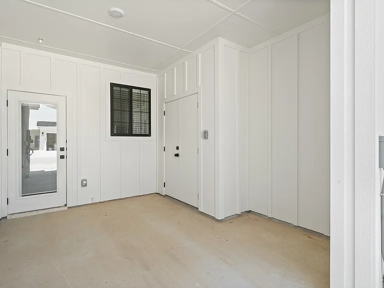 5811 S 31st St #602 — Photo 3