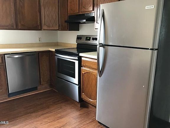 3rd image of 506 1st Ave NW