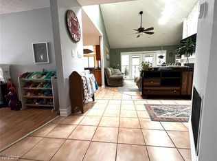 15918R Hampton Village Dr, Tampa, FL 33618
