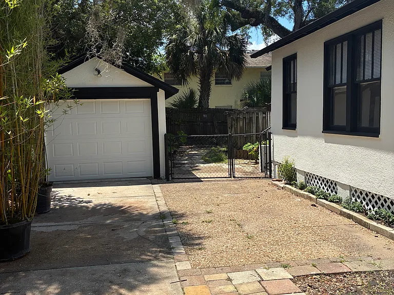 125 Pierce Ave — Photo 2