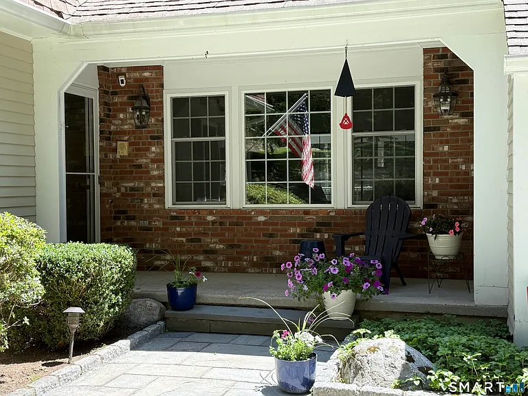 58 Heritage Ln — Photo 3