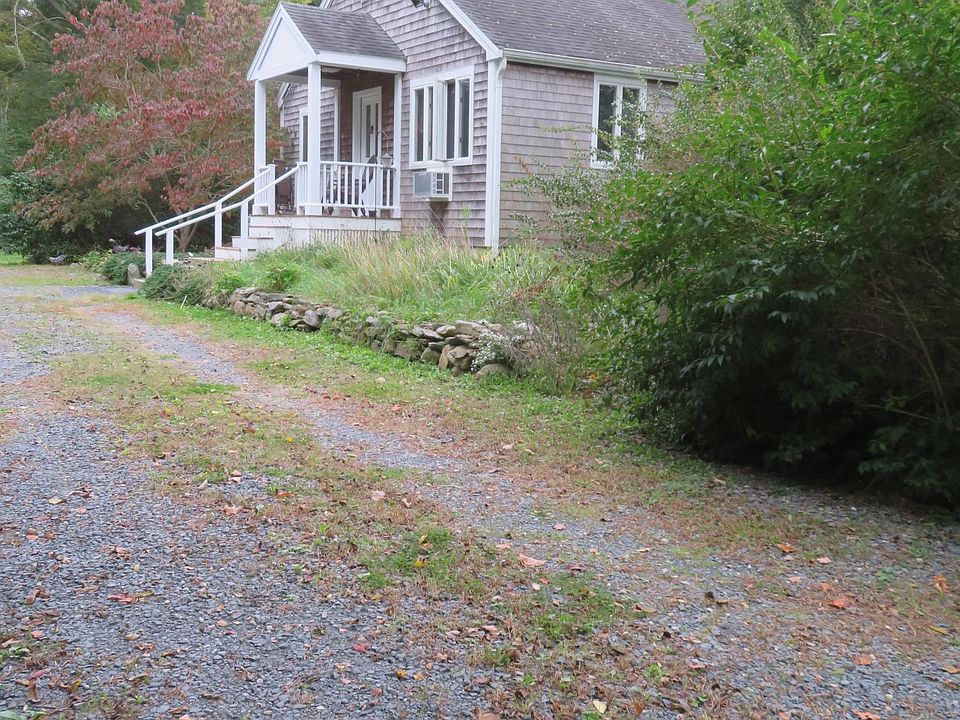 Private apartment entrance and driveway