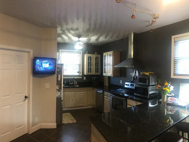 328 W 7th St — Photo 34