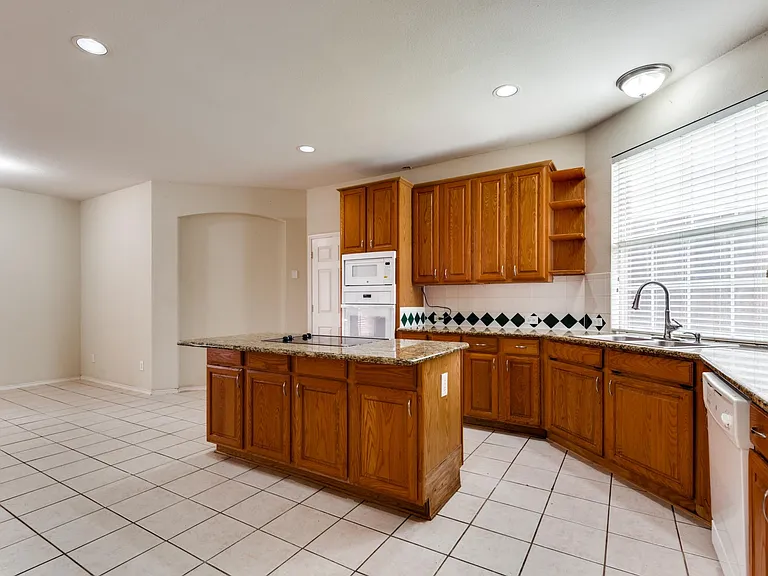 2904 Woods Dr — Photo 6