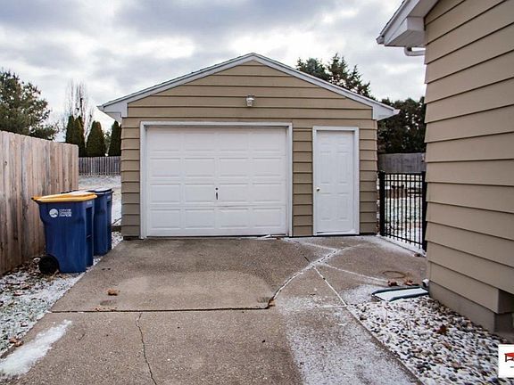 4th image of 1394 Clovercrest Ave NW