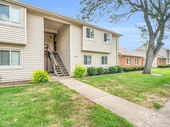 1607 Lyndhurst Dr, Savoy, IL 61874