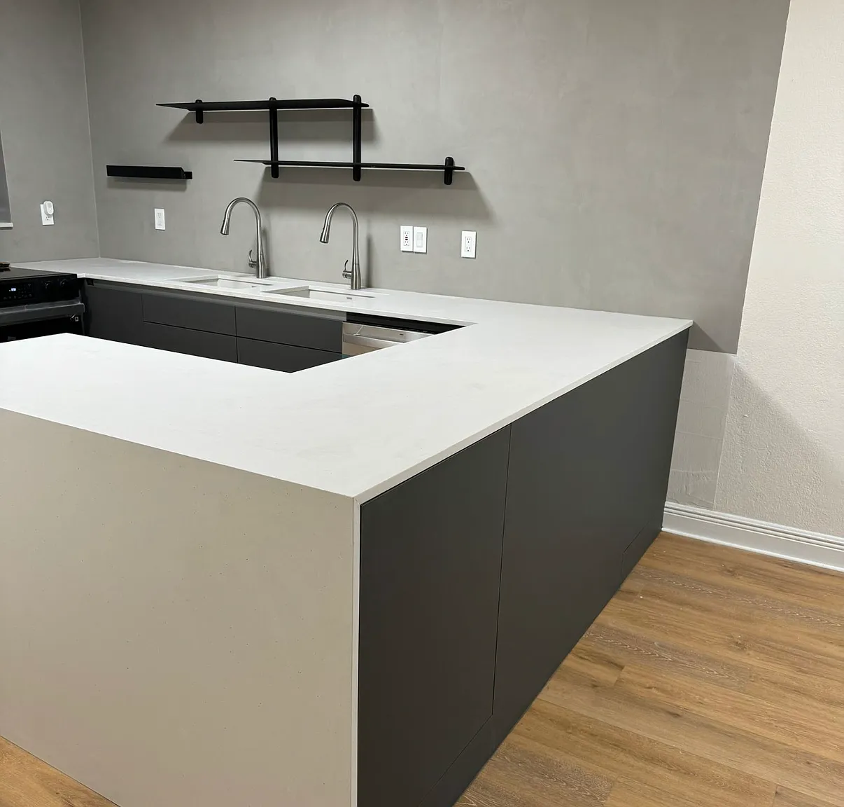 2 bed, 1000 sqft, $2,350 — Photo 2