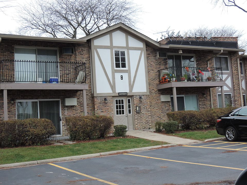 1st image of 16W520 Lake Dr #8B-105