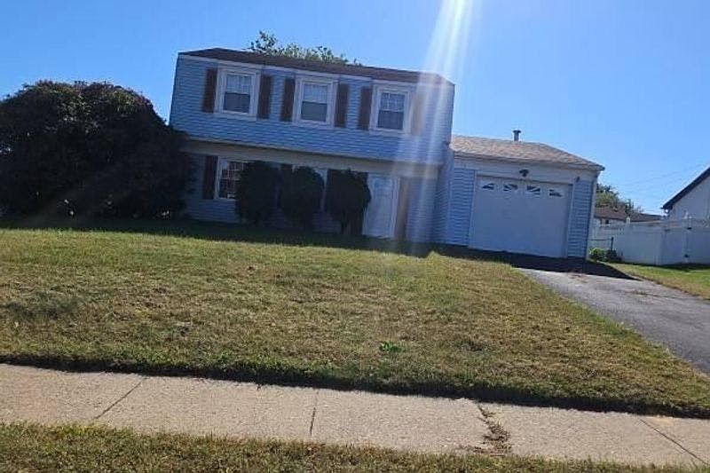 1st image of 33 Trescott Ln