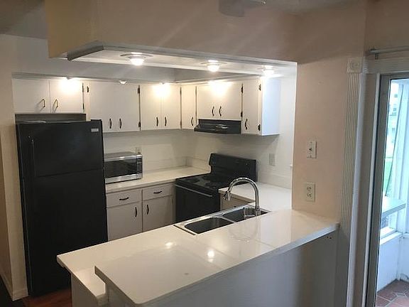 Kitchen & Bar